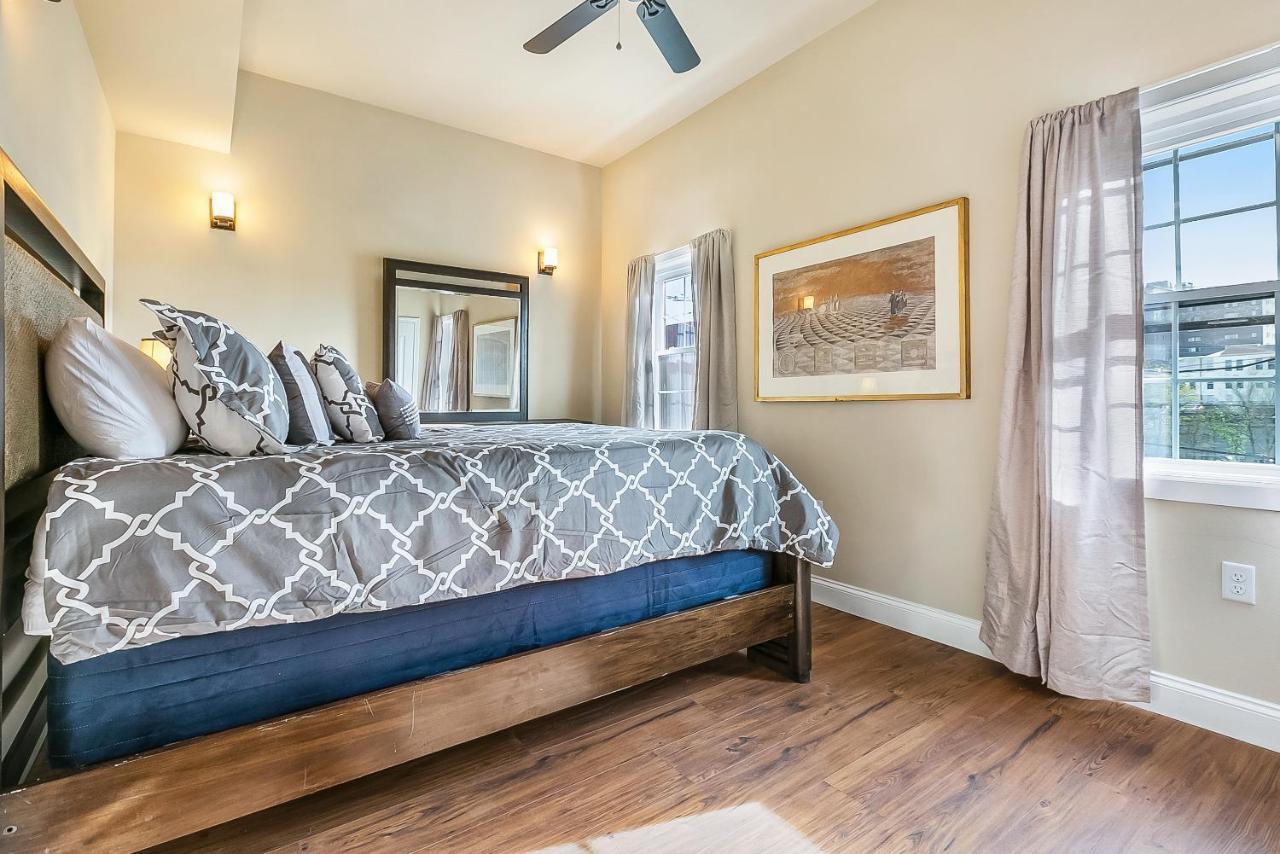 St Charles Spacious Condo In The Heart Of The City Nova Orleães Exterior foto