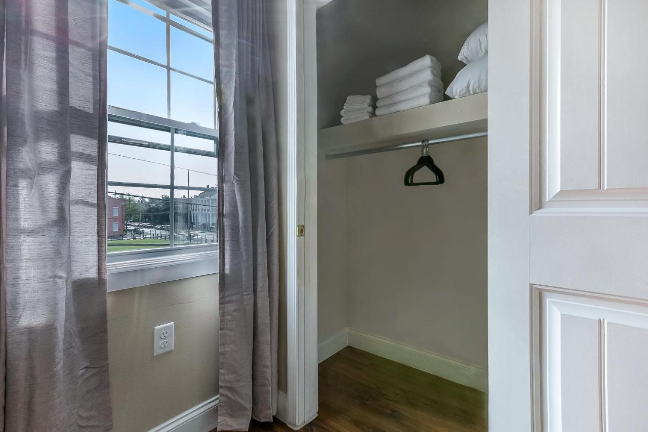 St Charles Spacious Condo In The Heart Of The City Nova Orleães Exterior foto